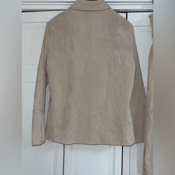 GENTLY USED CANYON ROAD BEIGE SIZE MEDIUM
SKIRT SET - Picture 3 of 8